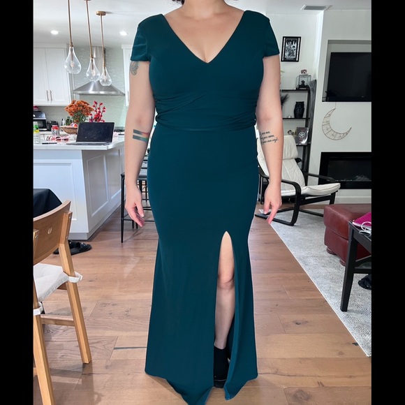 Dress The Population “Evie” Pine Green, Cap Sleeve Gown - Picture 6 of 6